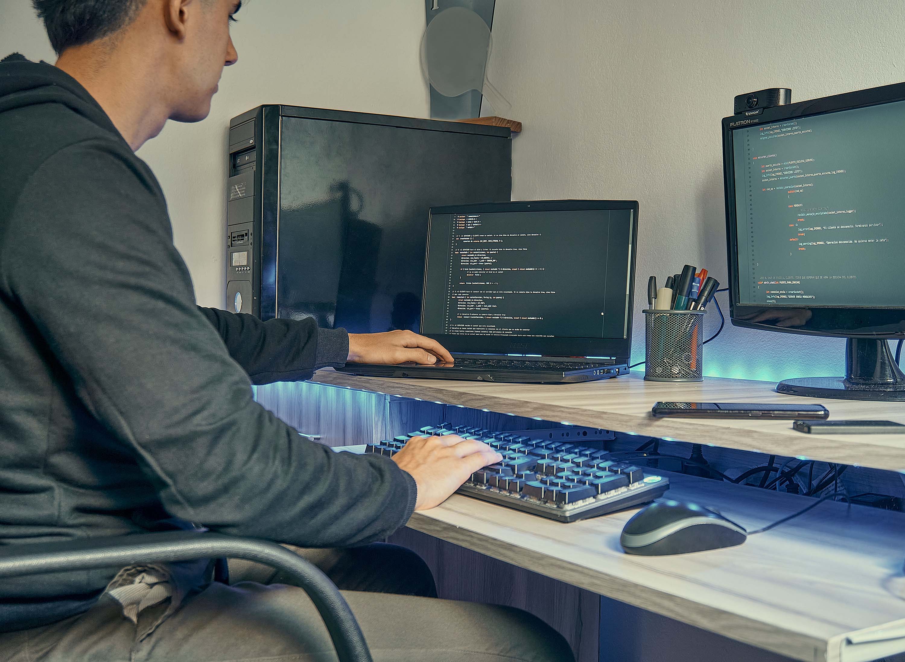 Man working in a computer